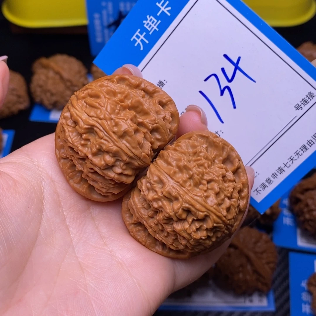 文玩核桃把件4.5三角白134