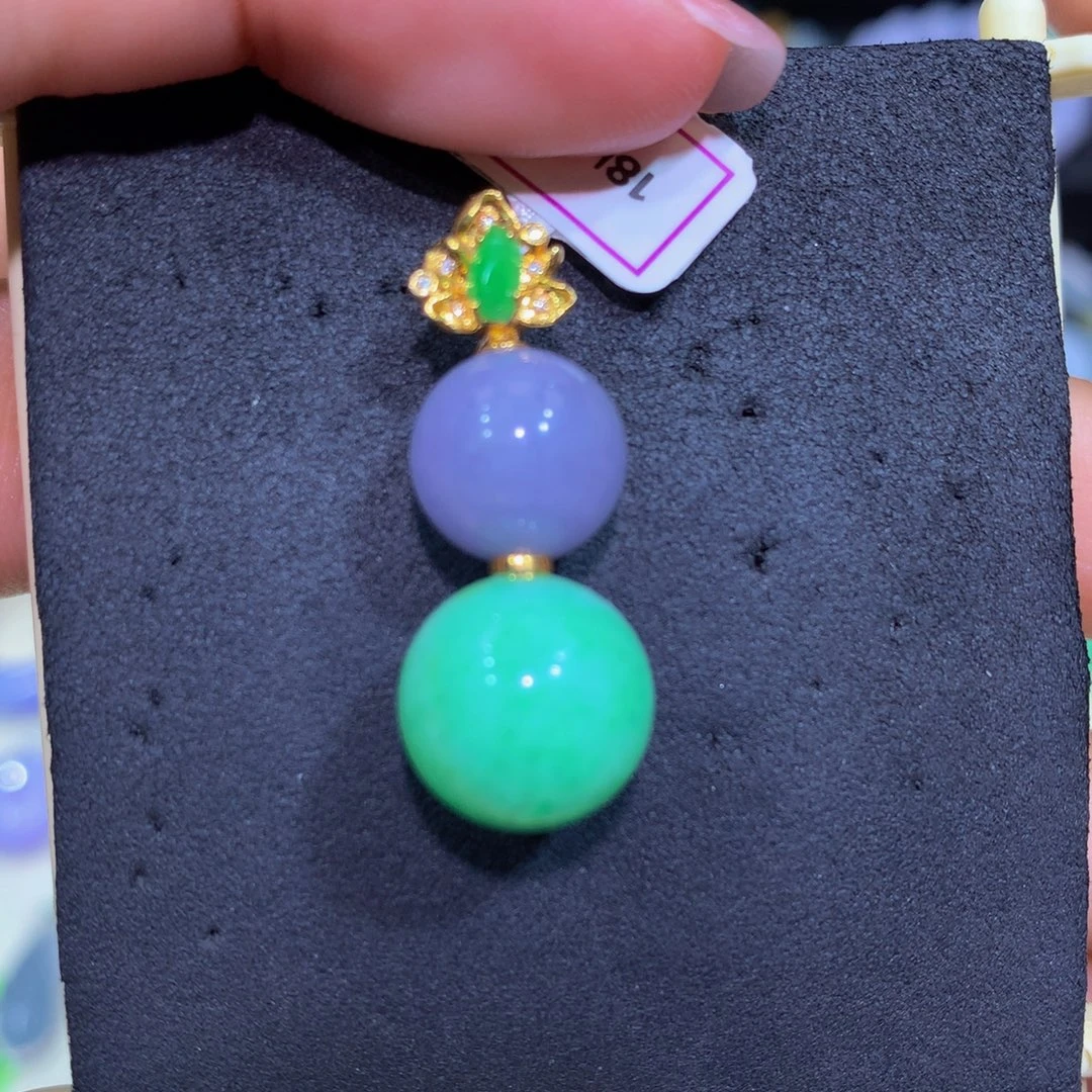 翡翠18K金镶嵌颈饰翡翠