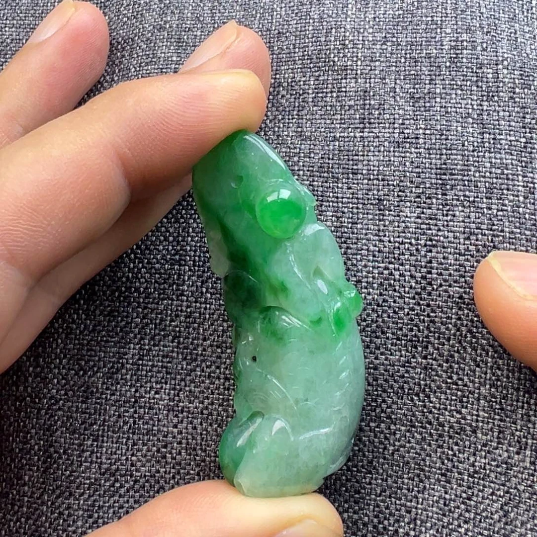 芝***慧翡翠未镶嵌颈饰666777