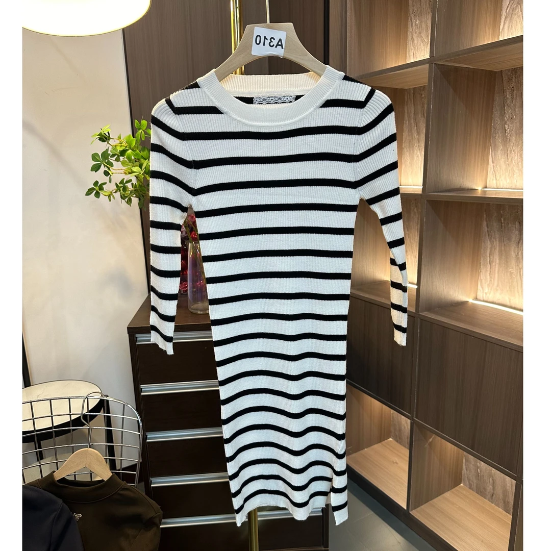 春秋女款圆领条纹针织连衣裙-Y052