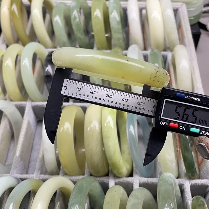 蛇纹石玉未镶嵌手镯148