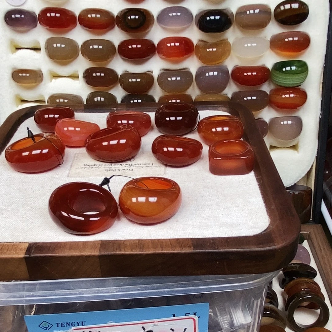 奇***停玛瑙/玉髓未镶嵌戒指