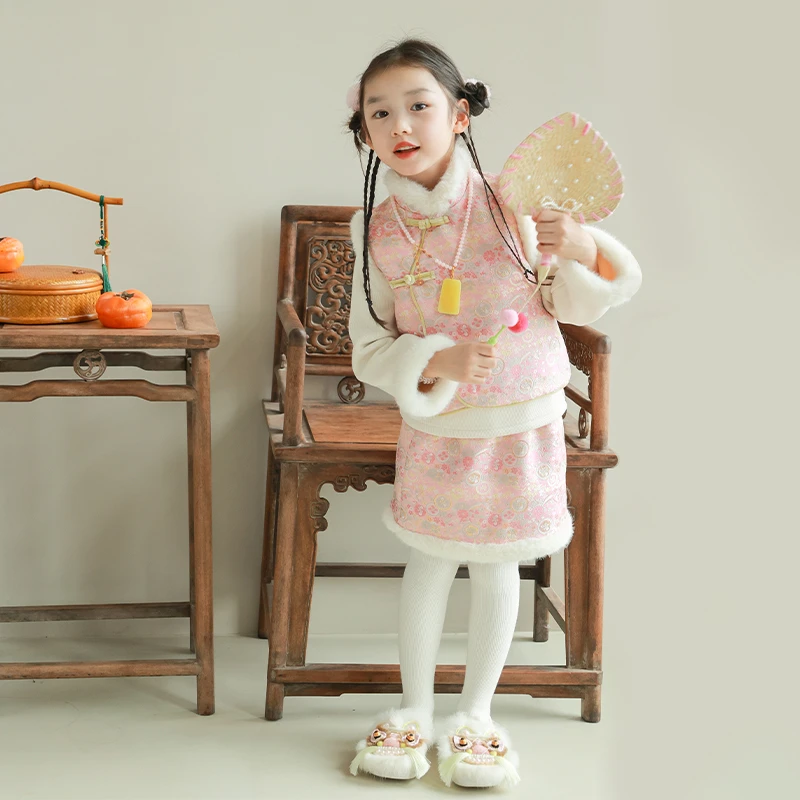 utouto大耳象女童提花毛绒旗袍马甲半裙2024冬季拜年服2410273