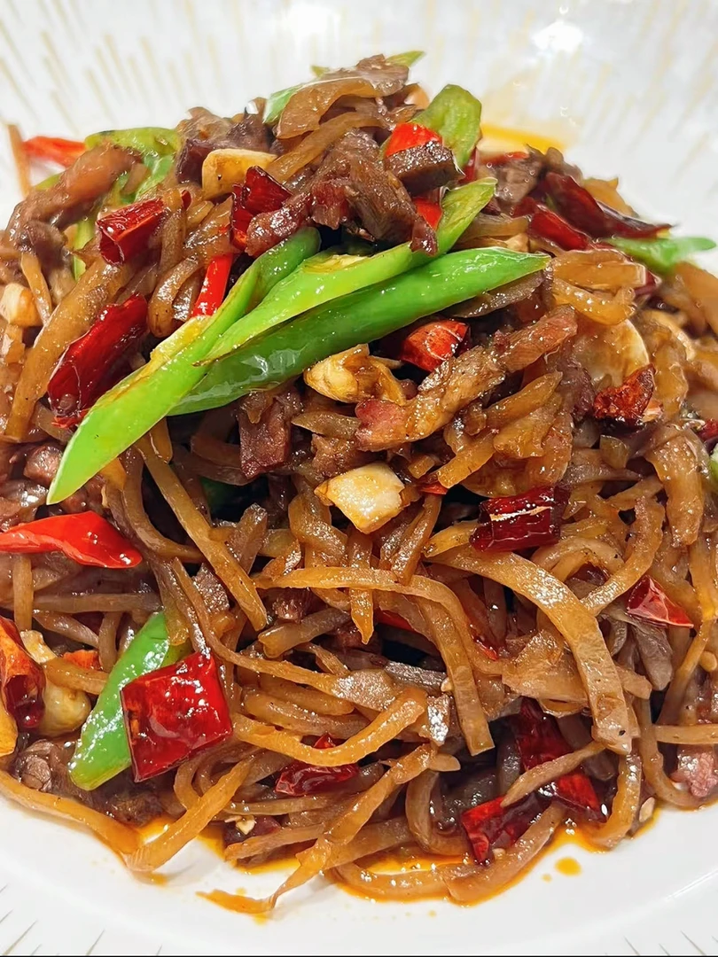 苏北特色腊疙丝炒牛肉丝香辣下饭卷饼神菜