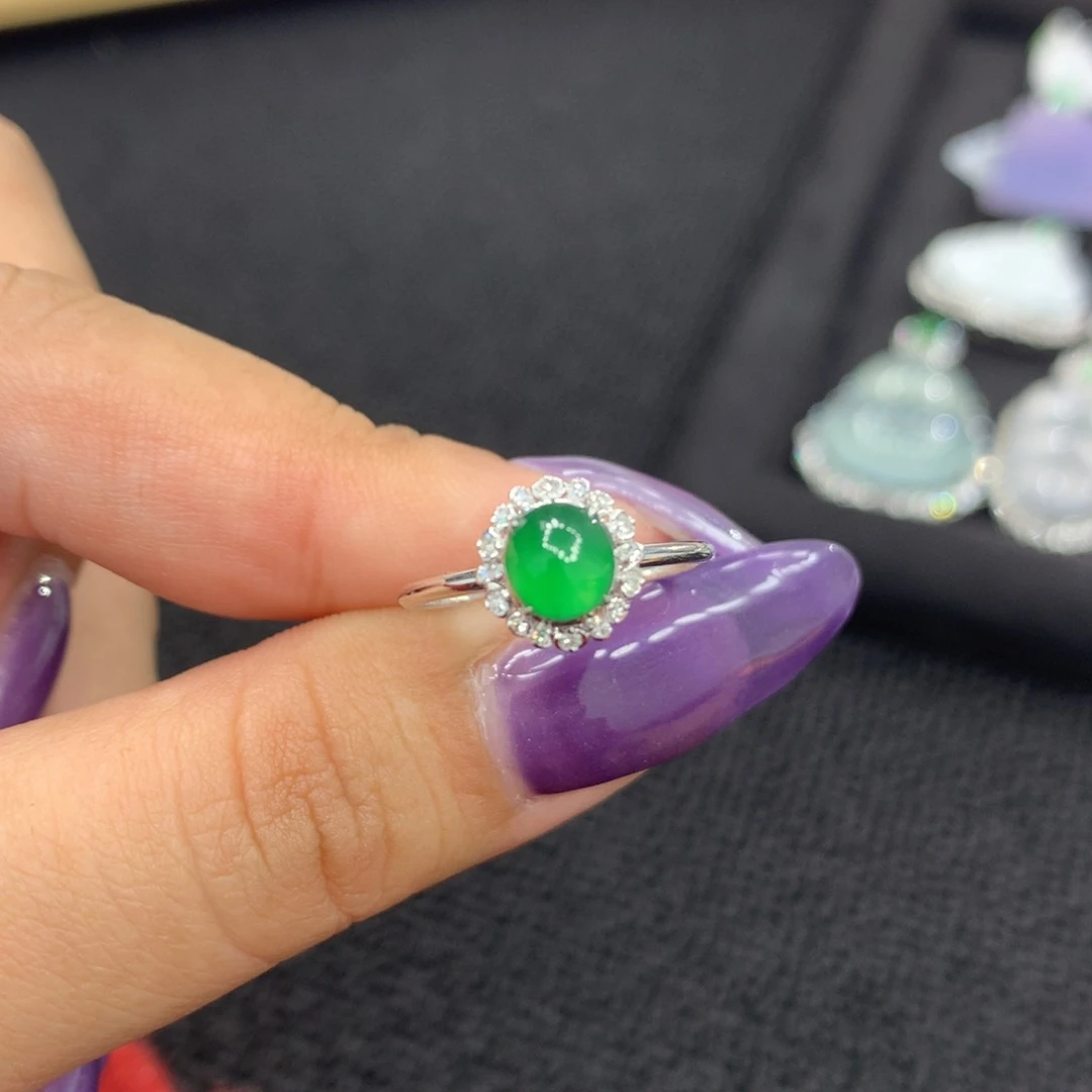 18K金镶嵌翡翠耳饰戒指