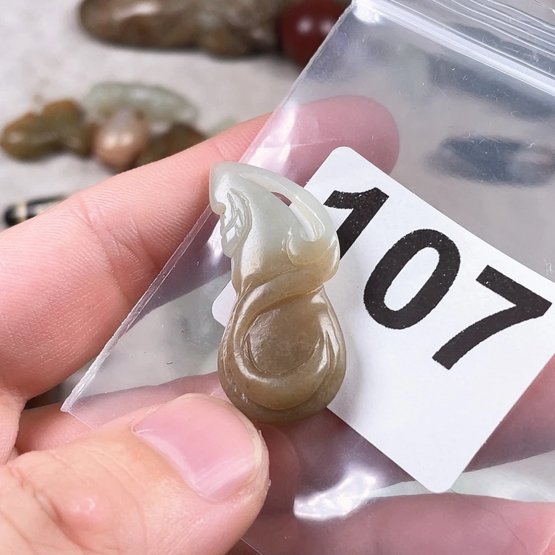 和田玉（糖玉）未镶嵌颈饰