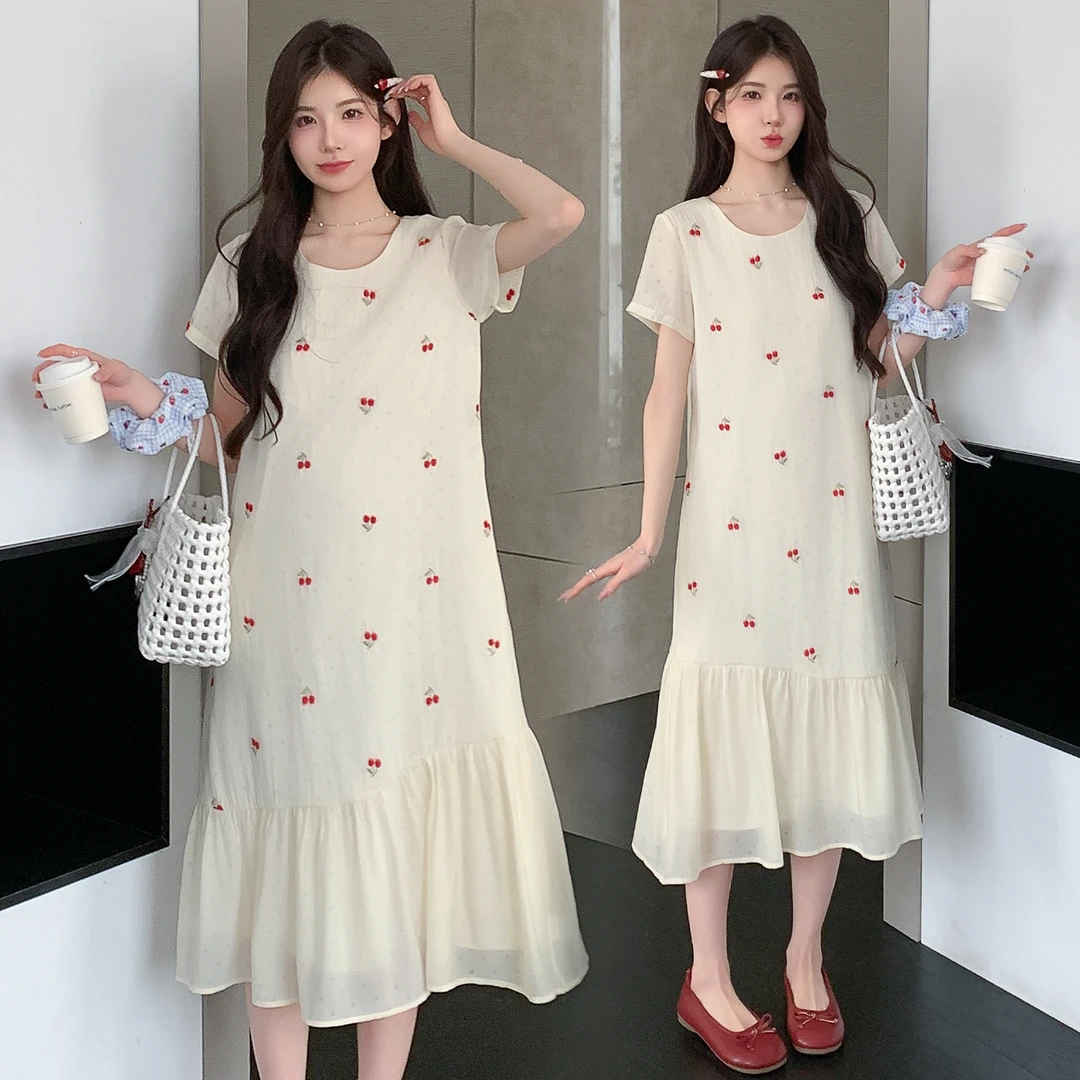 2025夏季温柔甜美刺绣拼接法式中长款短袖连衣裙