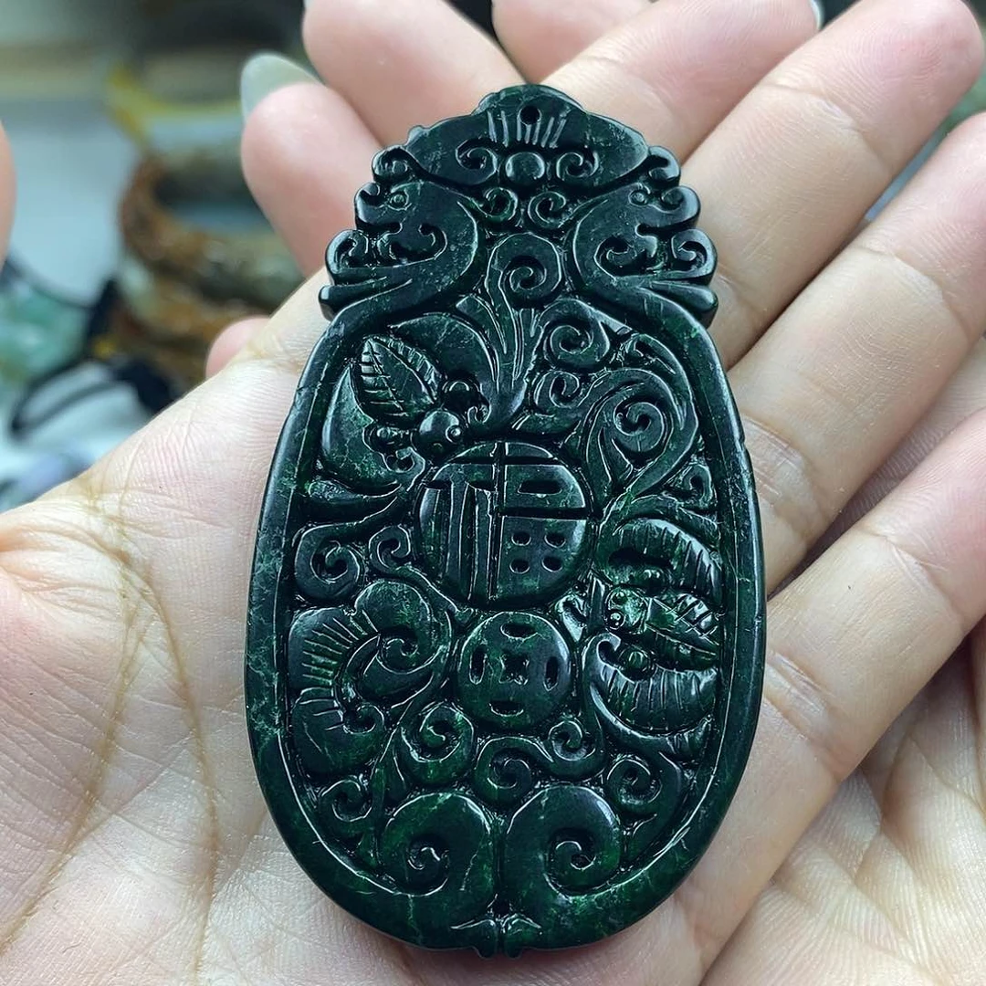 翡翠未镶嵌颈饰董*牌子