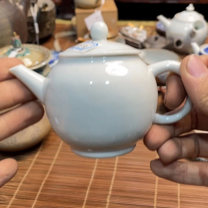 5白瓷后手壶 默认瑕疵