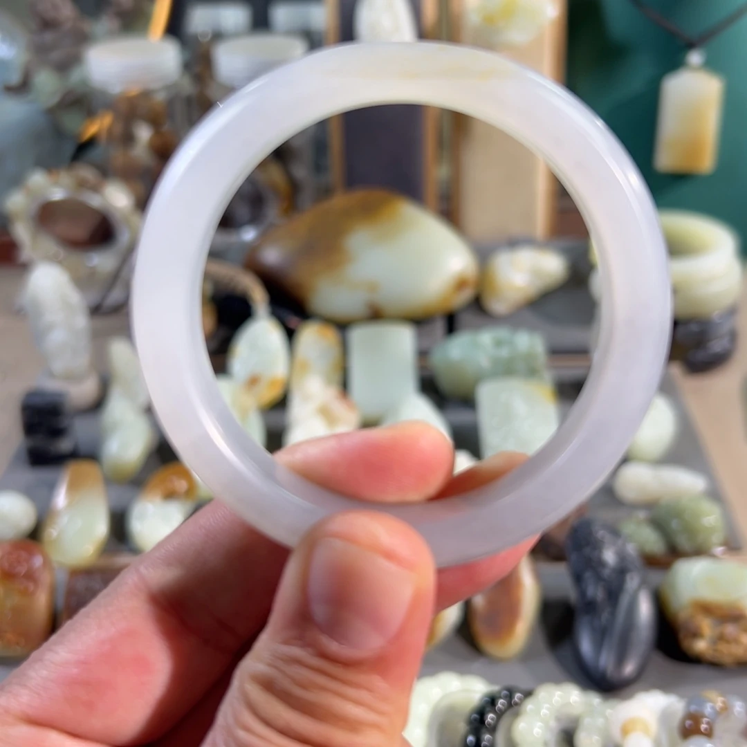 和田玉未镶嵌手镯真皮真色