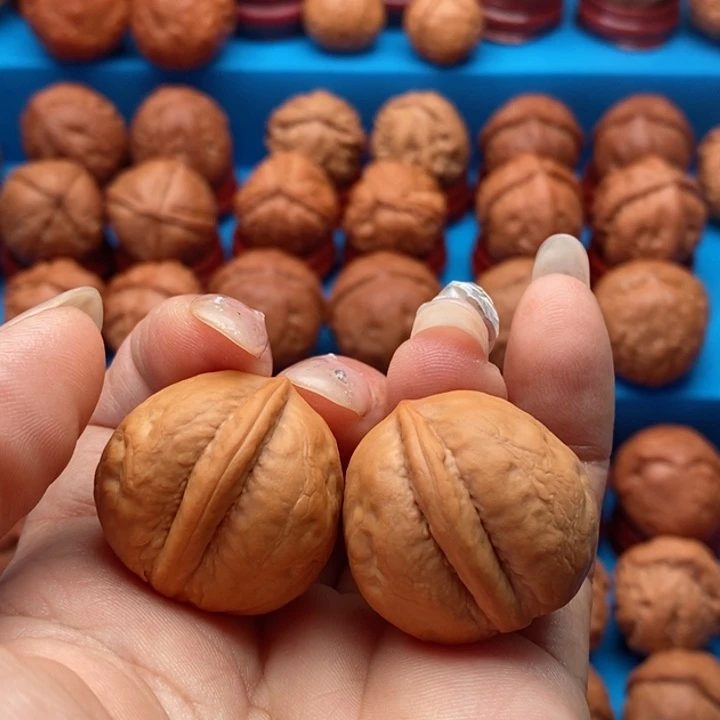 文玩核桃把件海豚