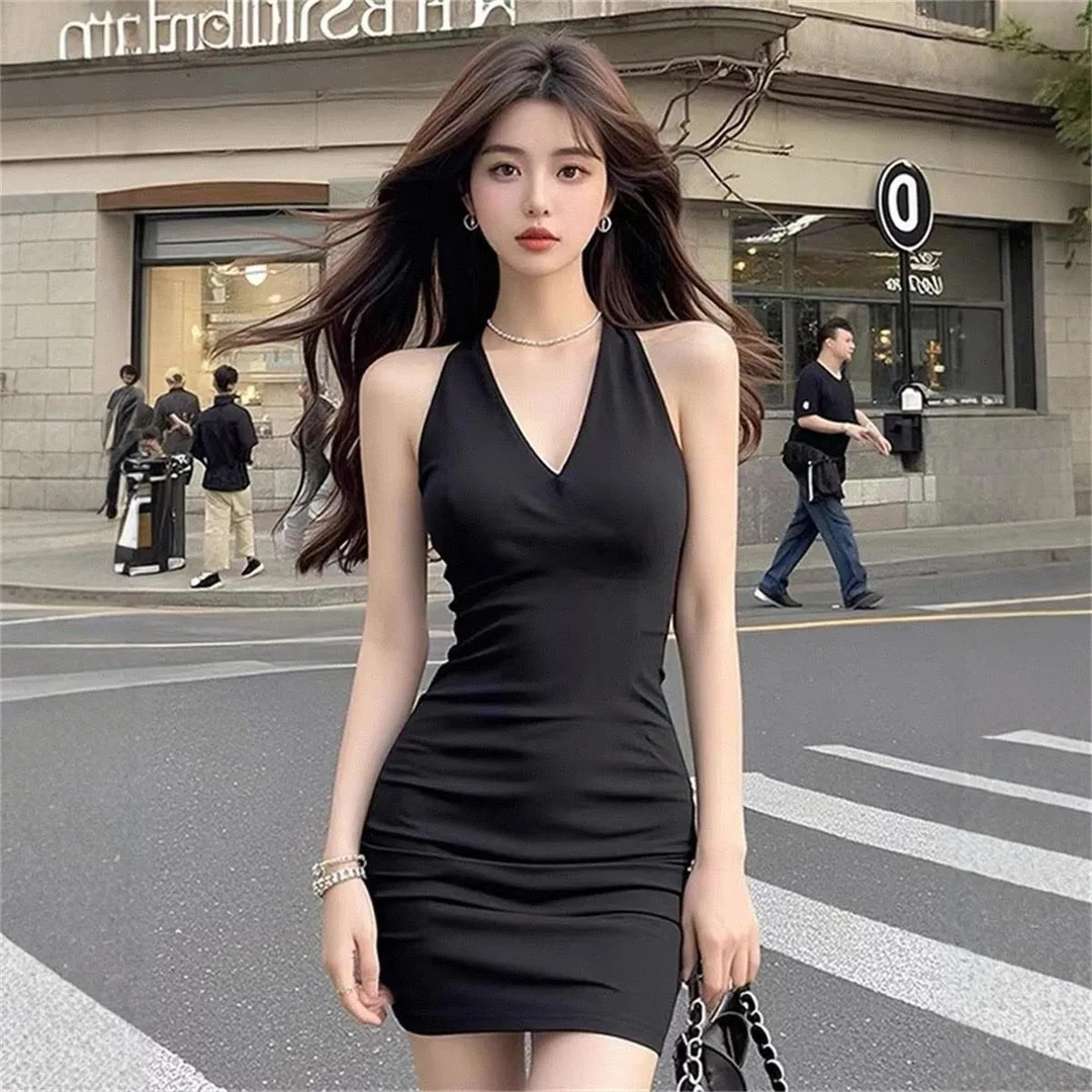 黑色斜肩连衣裙女夏季高级感精致性感轻奢辣妹高冷气质千金睡裙女