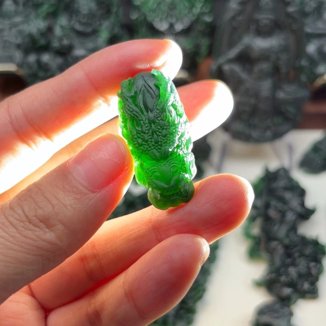 定制翡翠未镶嵌龙头
