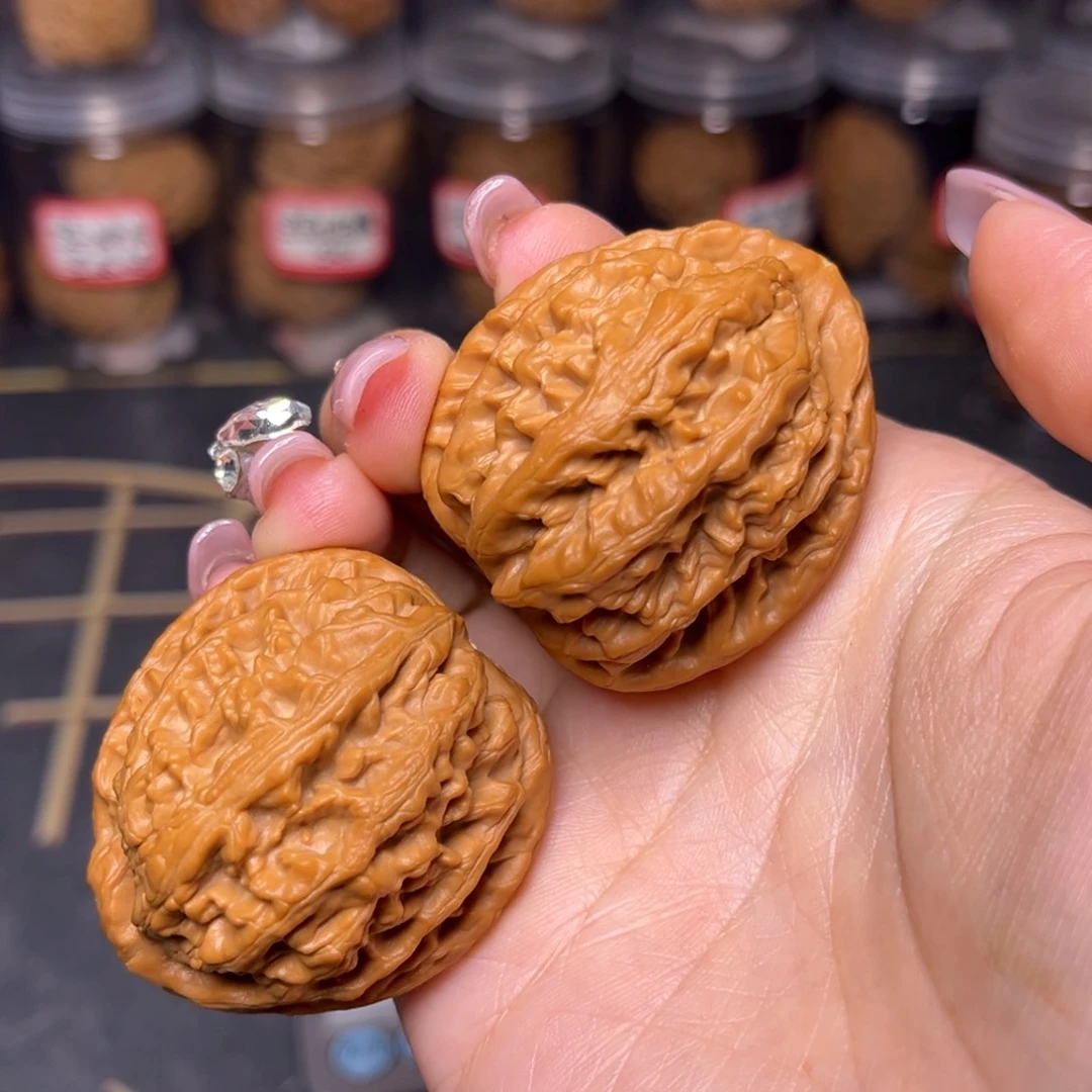 文玩核桃吊坠红锦鲤43