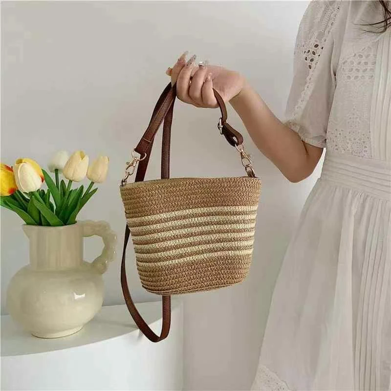 大编织包条纹斜挎包编织包镂空复古草编包水桶包沙滩肩包编织