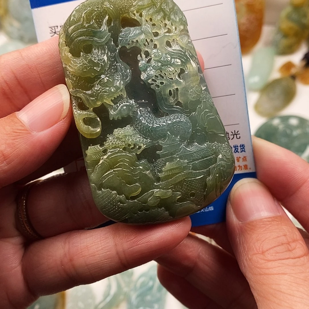 翡翠未镶嵌颈饰山水龙牌