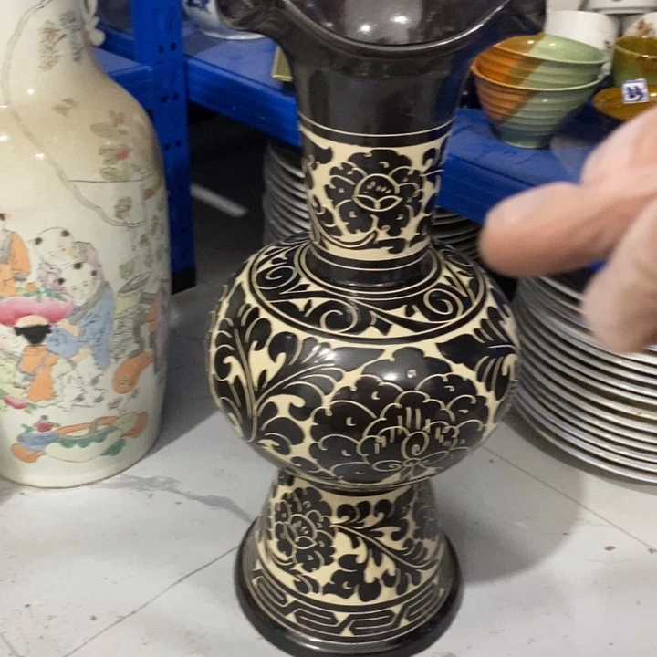 自***猛瓷片磁州窑黑刻花瓶