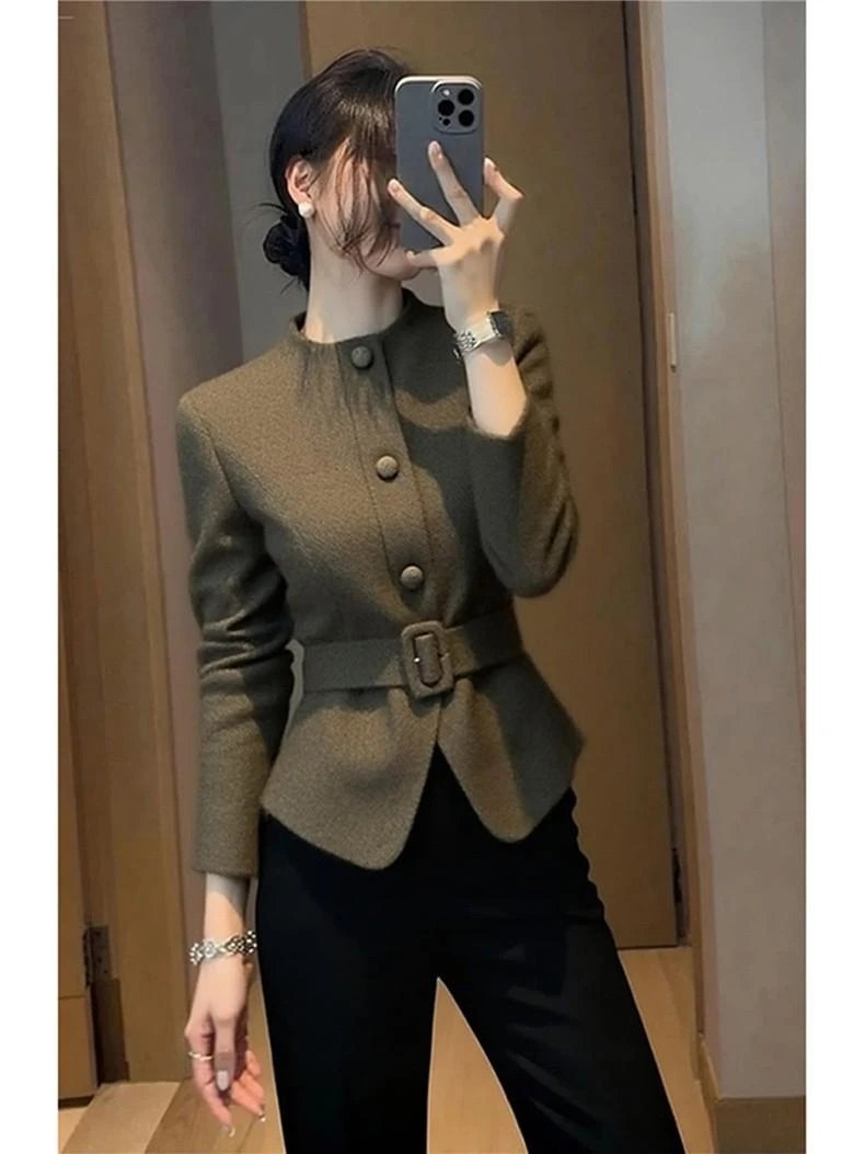 秋冬季新款咖色厚外套女装独特超好看气质高端收腰小香风圆领上衣