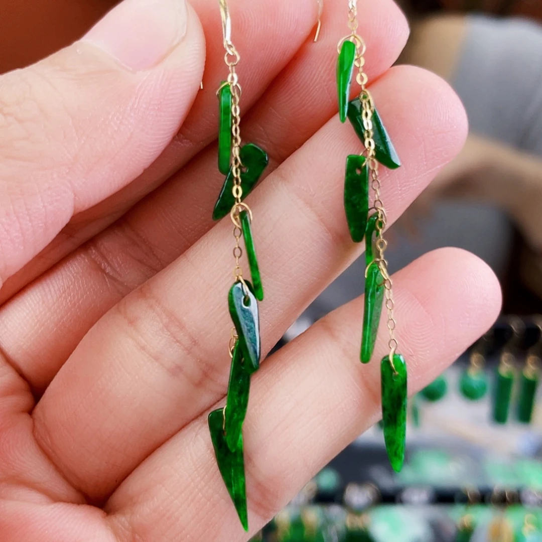 18K金镶嵌翡翠耳饰