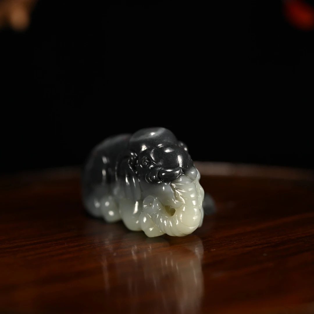 LOT8815 25YU109618和田玉青花太平有象摆件/匡时