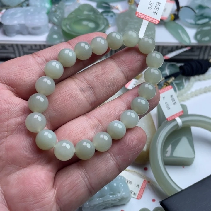 壹***意和田玉未镶嵌颈饰挂件