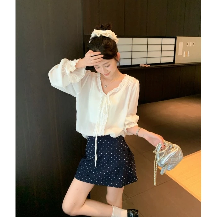 韩系设计感白色木耳边薄款衬衫女装早秋新款显瘦波点半身裙两件套