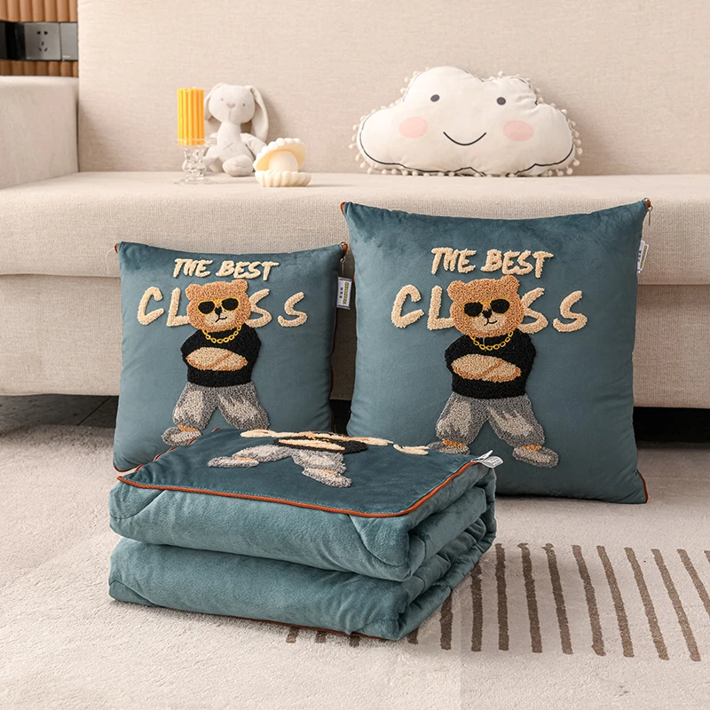 熊二合一抱枕被加厚折叠靠垫被两用车载毯子可爱午休靠背专用新款