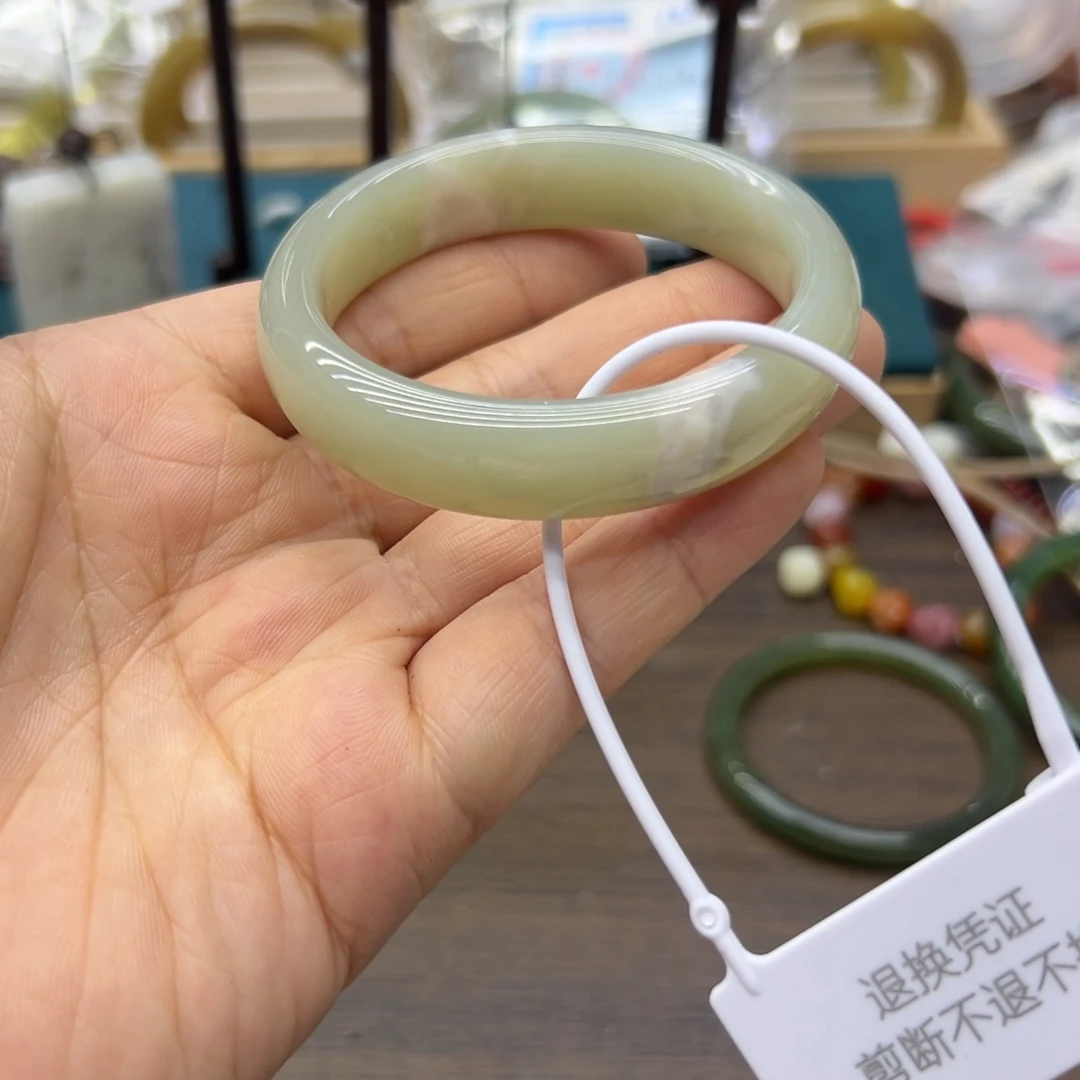 和田玉未镶嵌手镯52.2圈围649