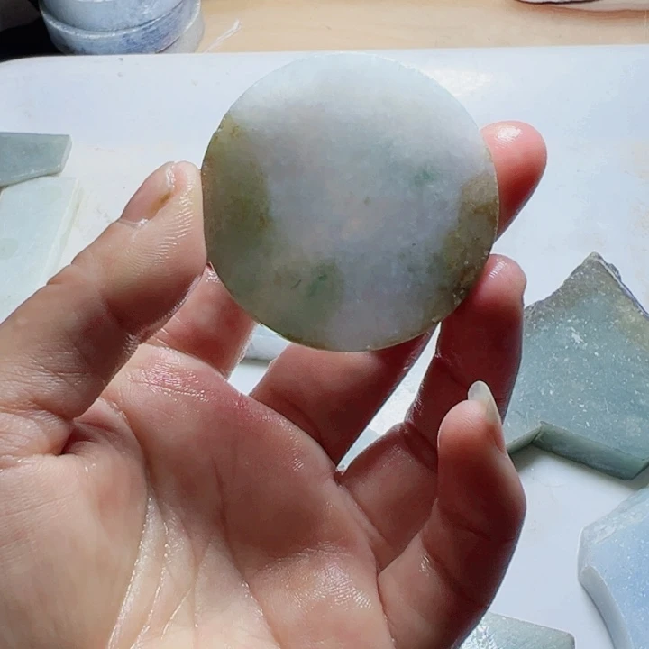 翡翠颈饰未镶嵌翡翠片料