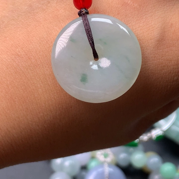翡翠未镶嵌颈饰平安扣