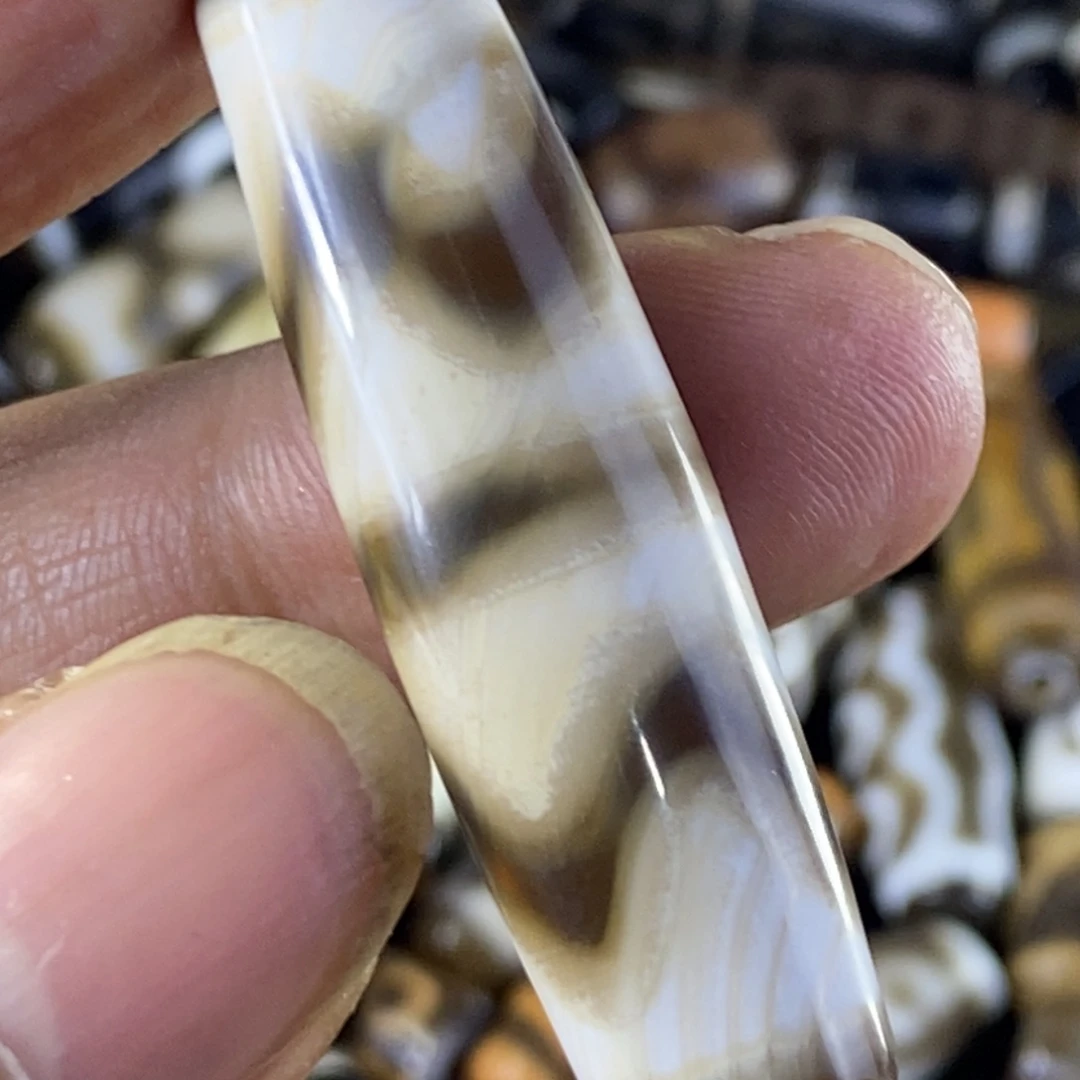 玛瑙/玉髓颈饰未镶嵌行运老料灰皮双牙