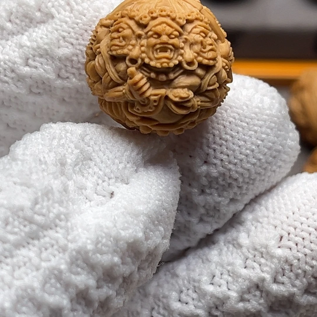 吊坠猴头核桃三头六臂大黑天