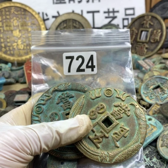 自***馆铜现代文创工艺品