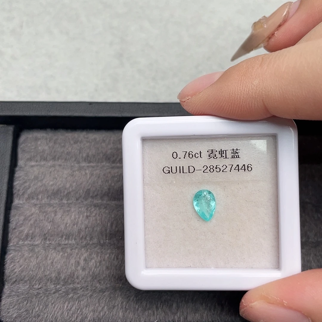 碧玺裸石未镶嵌0.76ct帕拉伊巴霓虹蓝吉尔德
