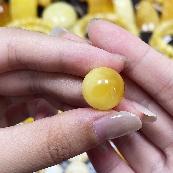 琥珀未镶嵌裸石15mm瑕 270