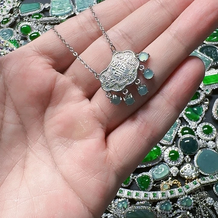 翡翠颈饰未镶嵌天然A货翡翠放漏