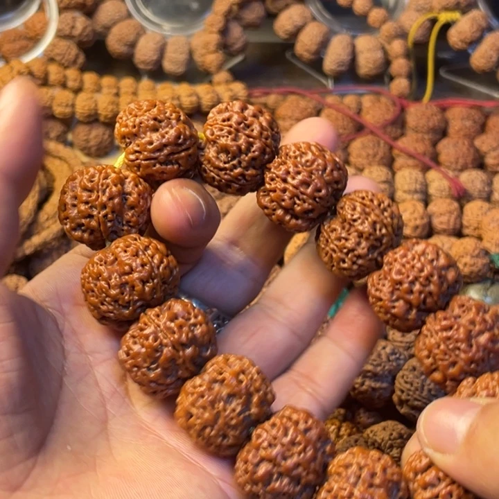 卑***我金刚菩提手串梁平头梅花豆腐块