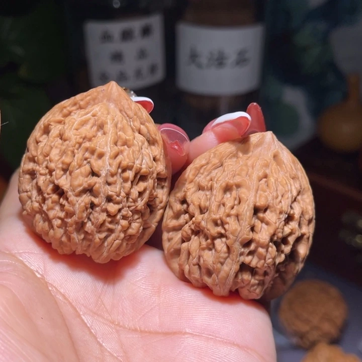 文玩核桃吊坠          38