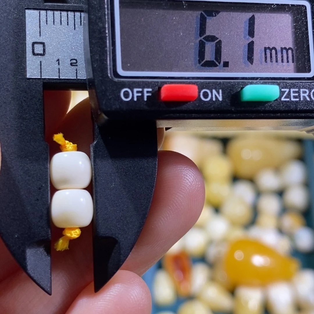 蜜蜡裸石未镶嵌赵*鹏配饰