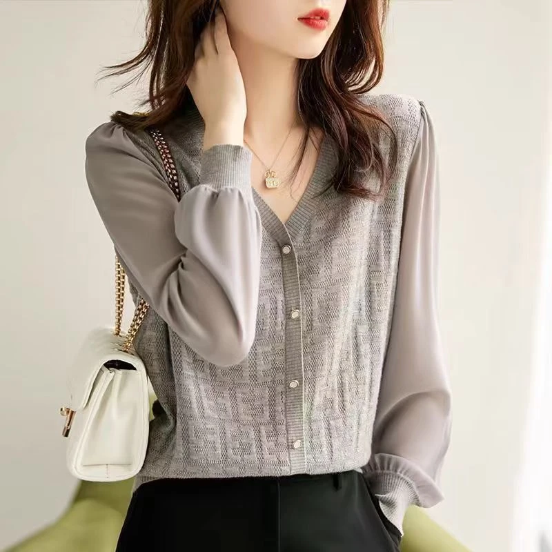 鑫欣阿玛施艾正2025秋冬新款雪纺拼接V领镂空气质长袖针织衫女