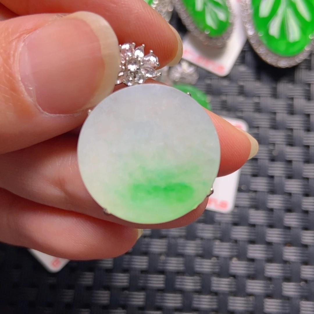 翡翠银S925镶嵌颈饰圆牌吊坠