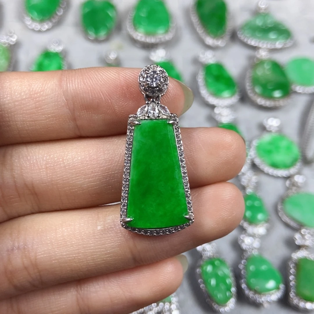 颈饰未镶嵌翡翠无事牌