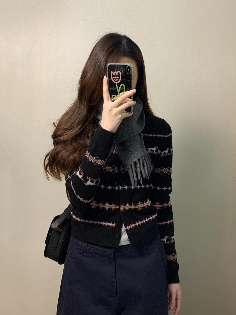 秋冬新款时尚洋气百搭女装法式短款费尔岛针织开衫圆领内搭阔腿裤