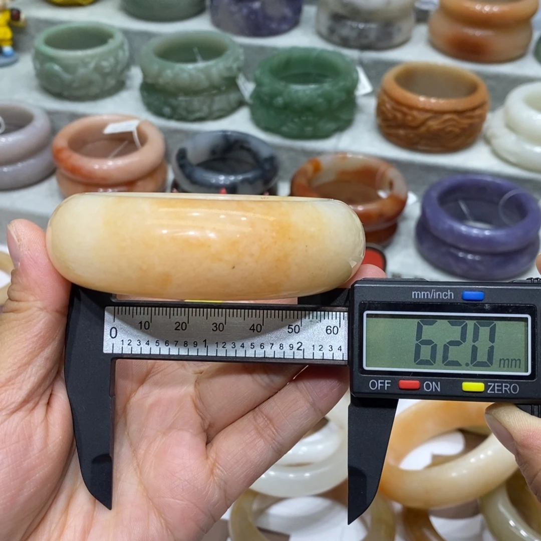 石英岩玉未镶嵌手镯