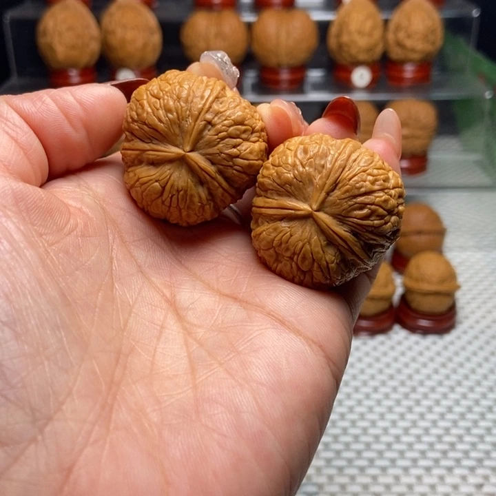 文玩核桃把件51状元红三棱