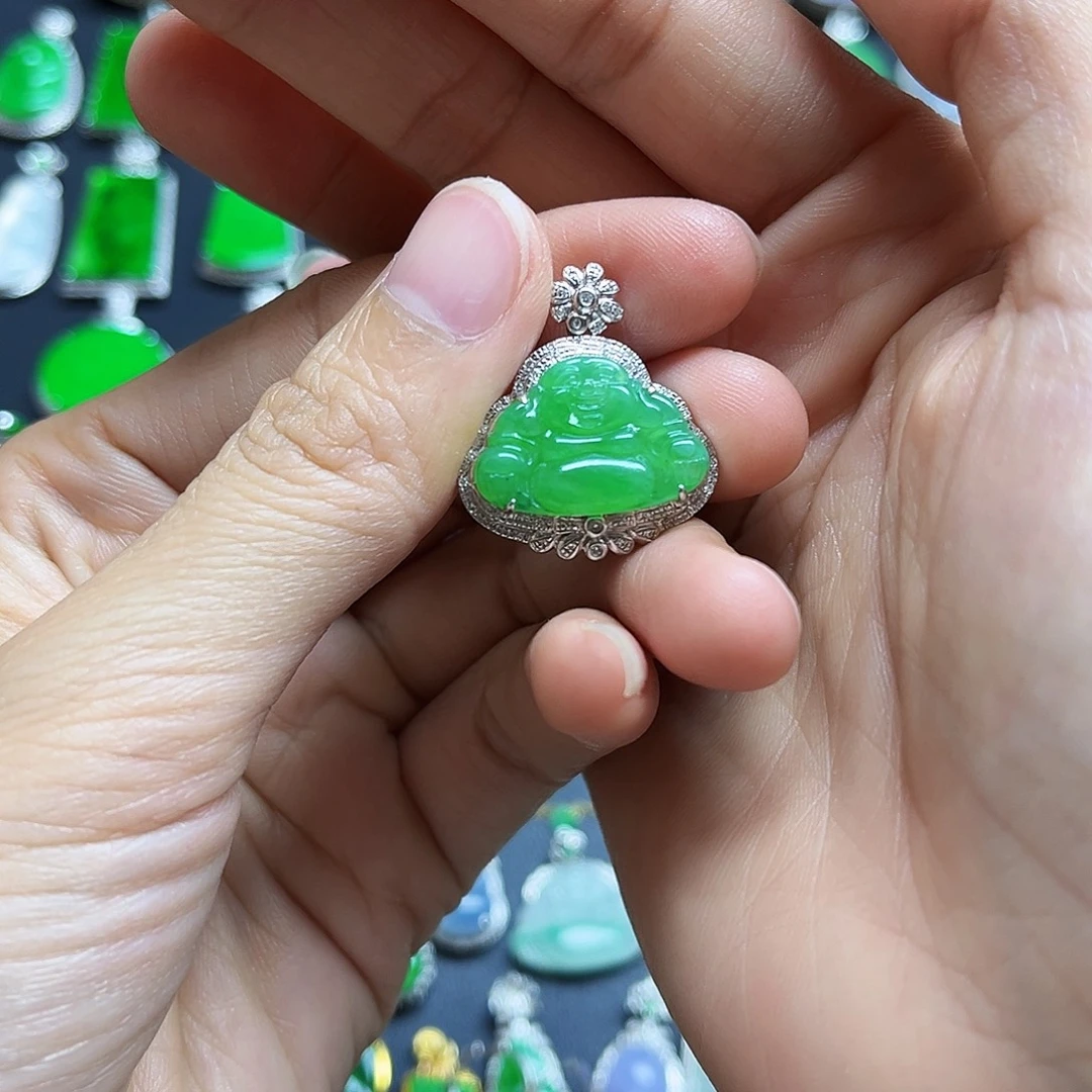 翡翠18K金镶嵌颈饰