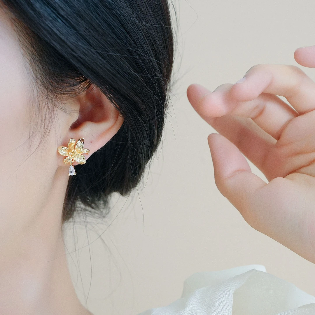 铜合金耳饰 复古拉丝金色百合花水滴闪吊坠耳环轻奢气质耳钉耳坠