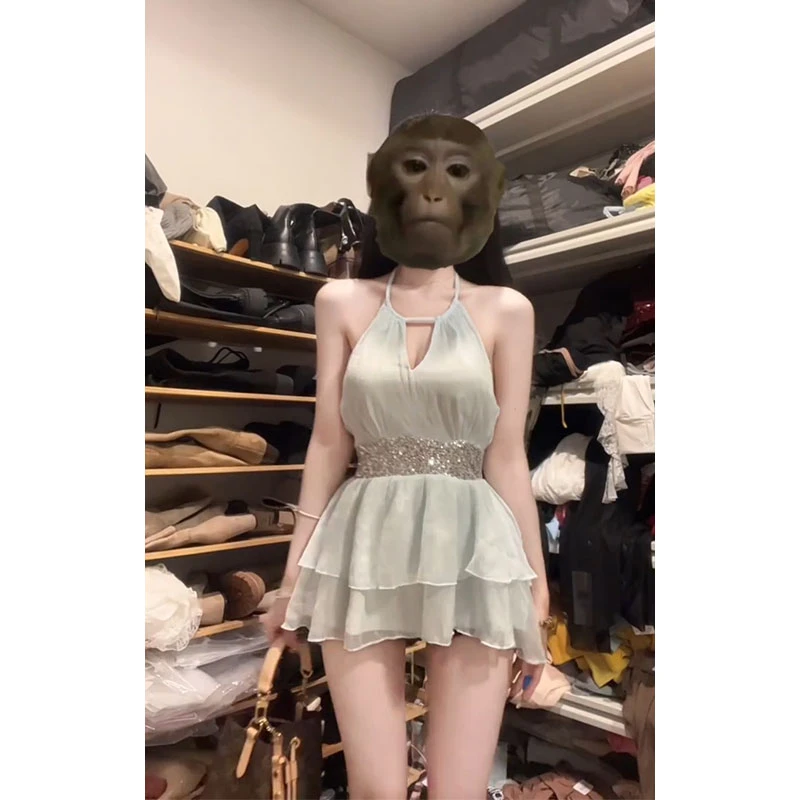 【满眼星光】挂脖V领亮片拼接设计显瘦上衣女配高腰显瘦短裤