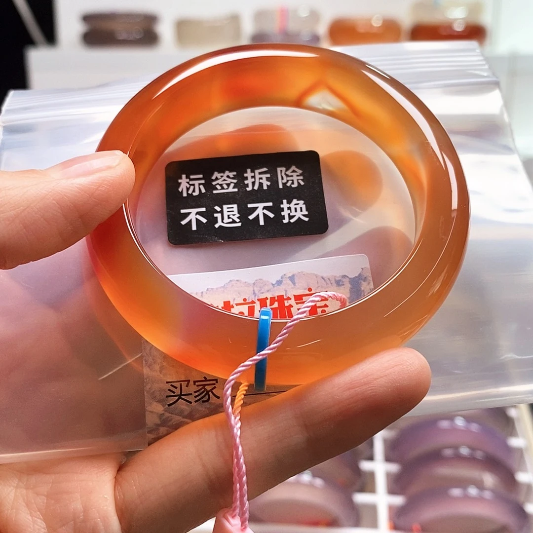 甘***雨玛瑙/玉髓未镶嵌手镯有沙俏色