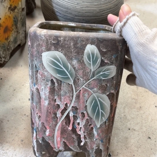 罐默认微瑕，有孔编号18-227